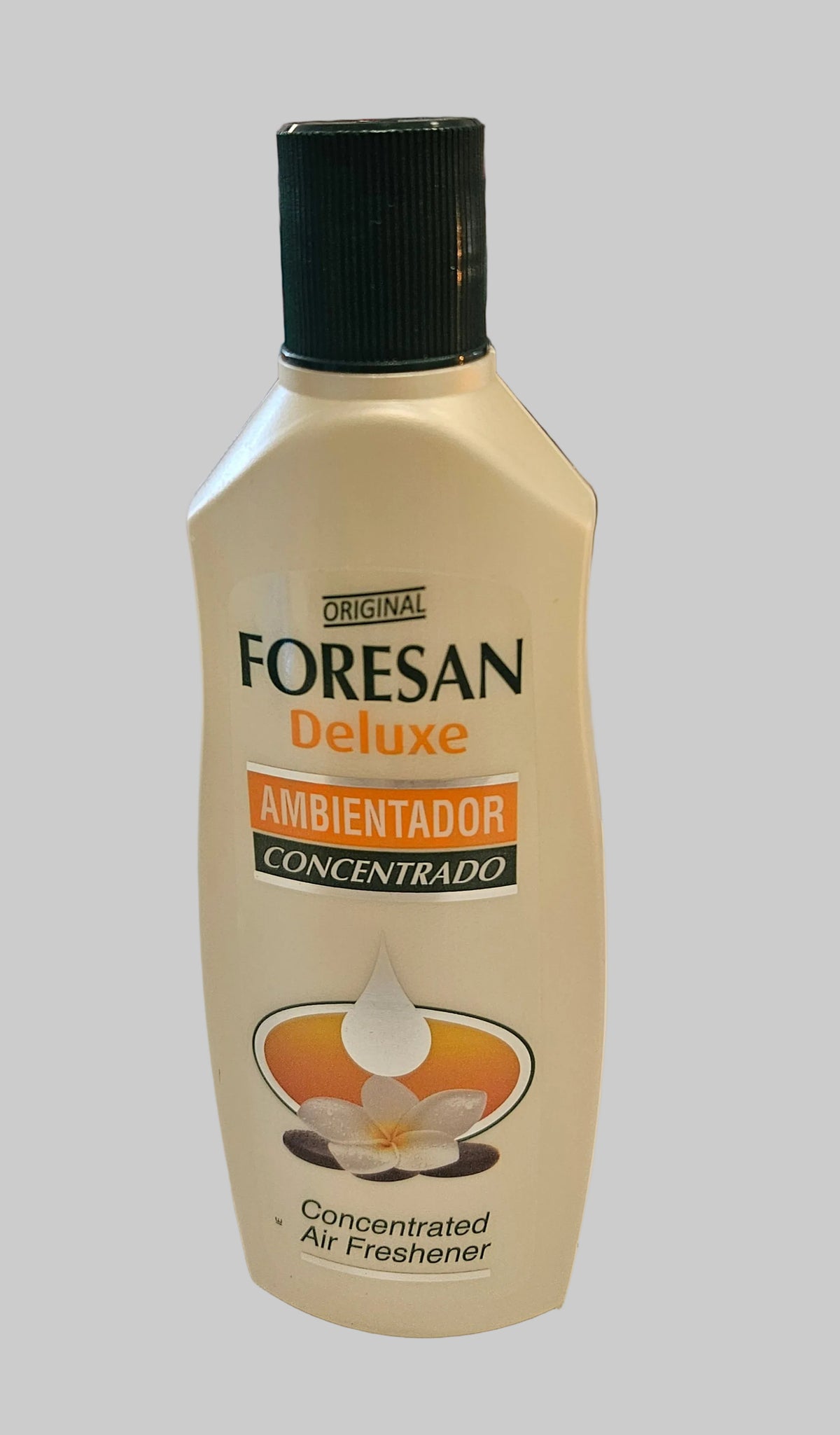 A bottle of Foresan Deluxe Concentrado Ambientador (concentrated air freshener) .